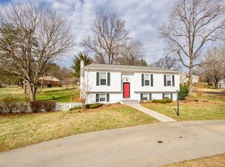 3925 Kentland Dr, Roanoke, VA 24018