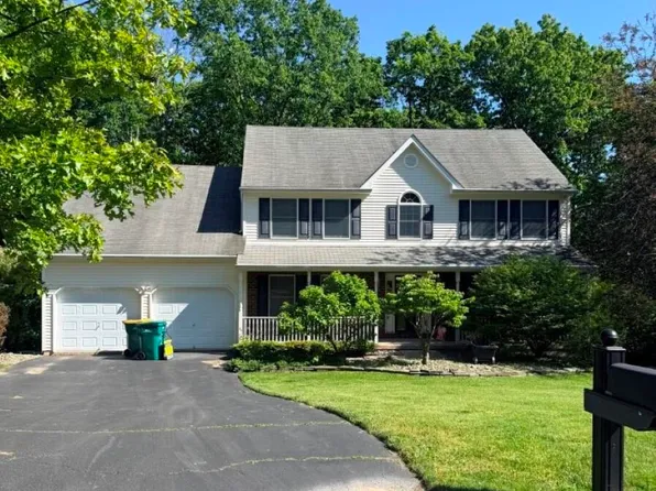 11 Autumn Fern Ct, Drums, PA 18222