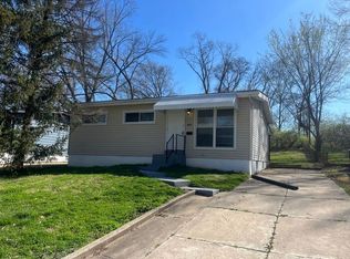 4004 Cranberry Ln, Saint Louis, MO 63121