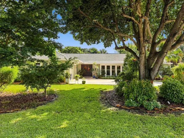 9714 HONEYSUCKLE Avenue, Palm Beach Gardens, FL 33410