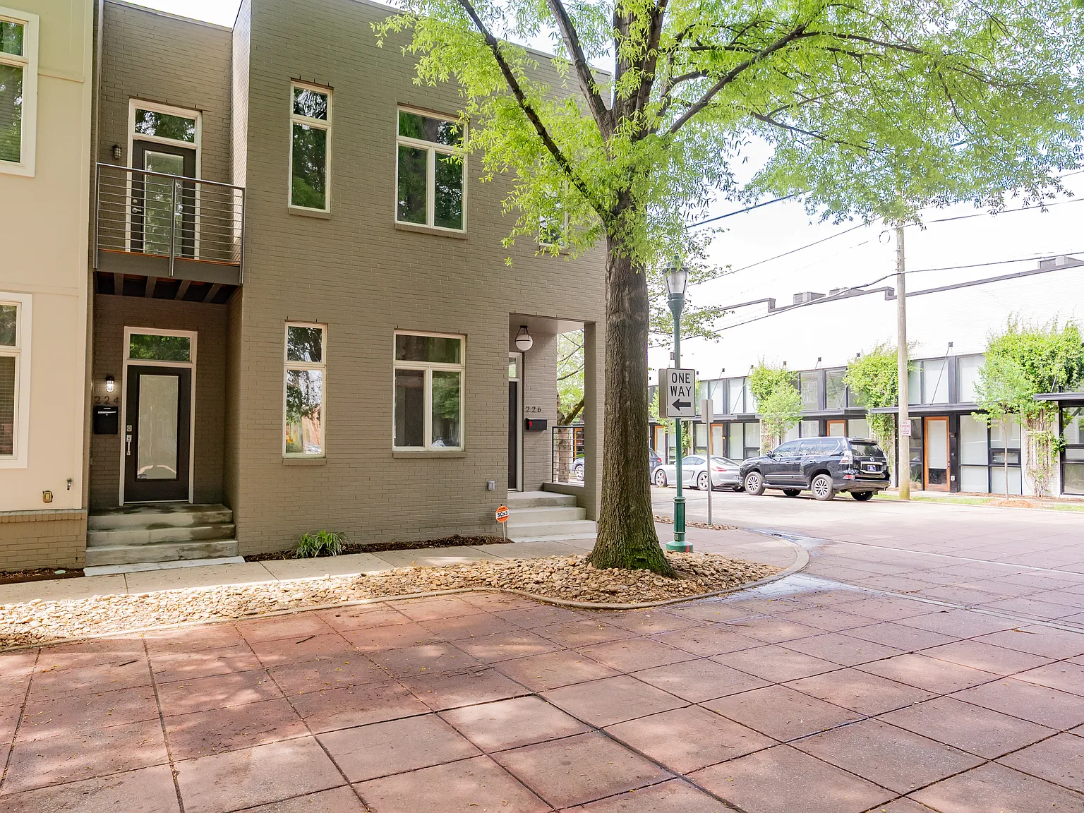 2 bed, 1.5 bath, 1450 sqft, $2,700 — Photo 2