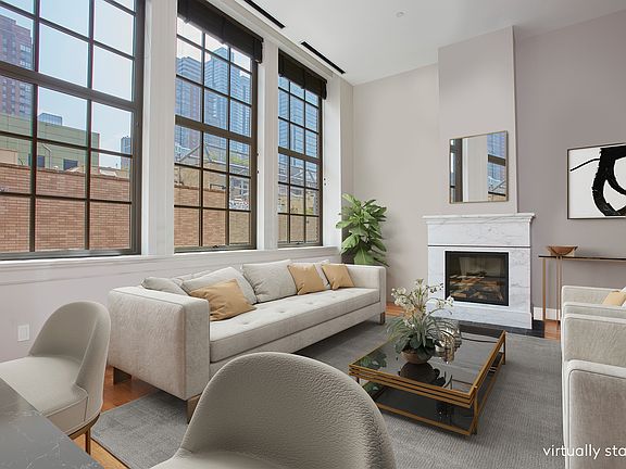 3rd image of 520 W 45th St Unit Ph5d
