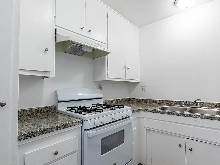 Parthenia Twin Apartments — Photo 9