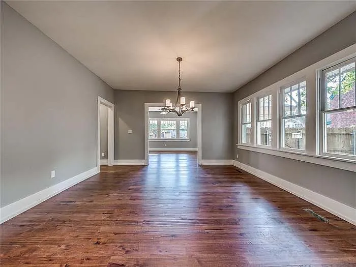 2213 N Shartel Ave — Photo 11