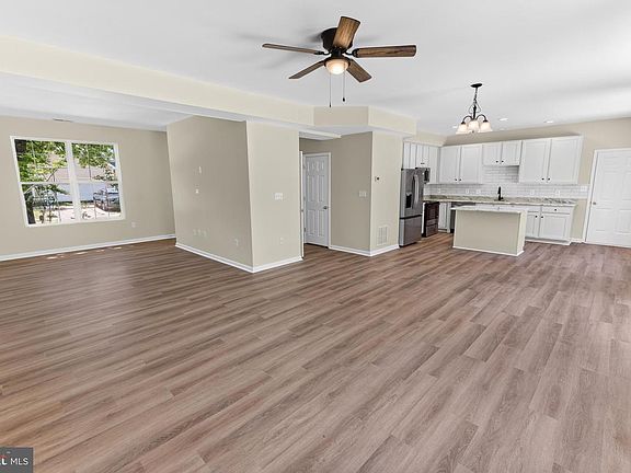 4th image of 502 Kathryn Ct