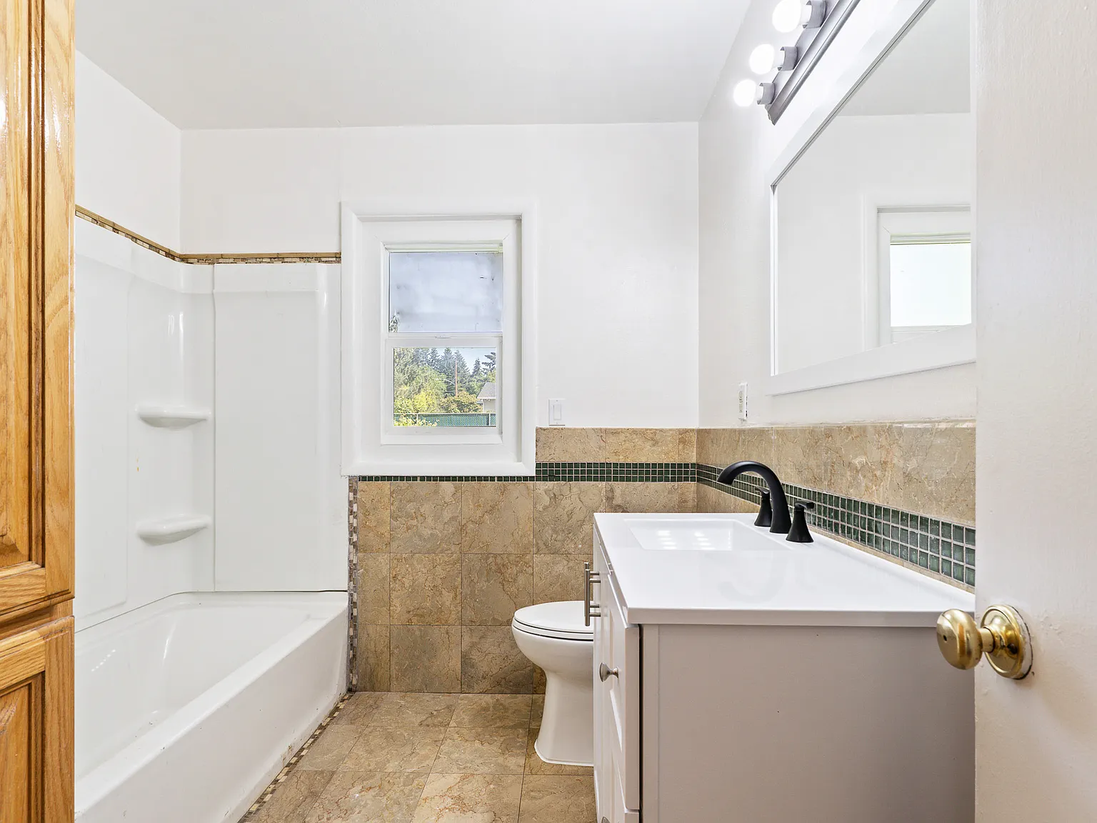 3 bed, 1600 sqft, $2,850 — Photo 4