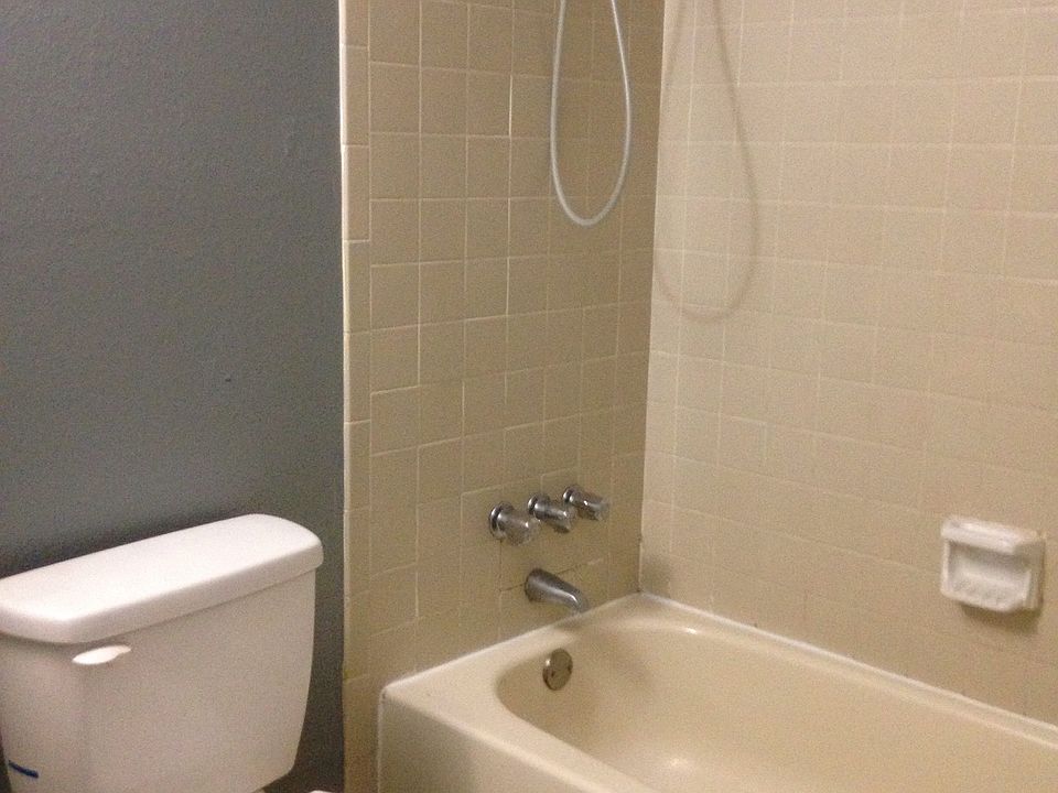 2nd image of 607 Woodcrest Blvd