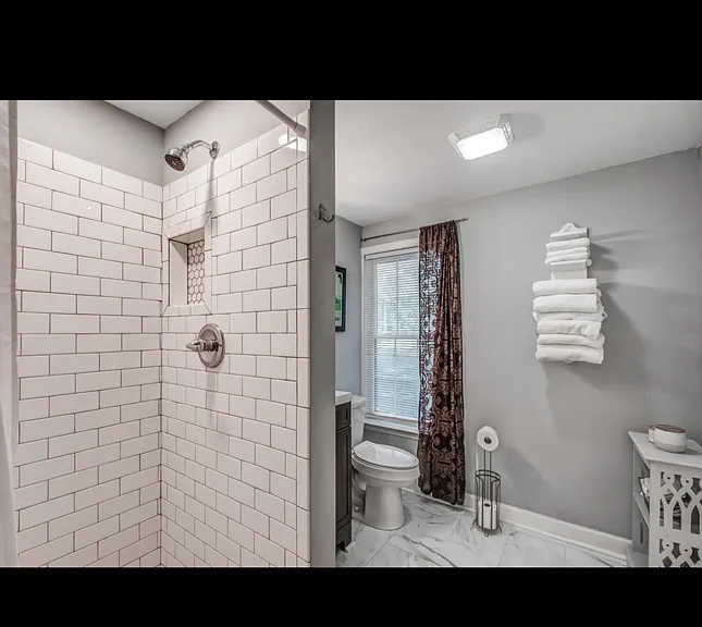 Backhouse - Bathroom