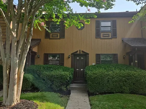 16 Adele Ct, Lawrence Township, NJ 08648