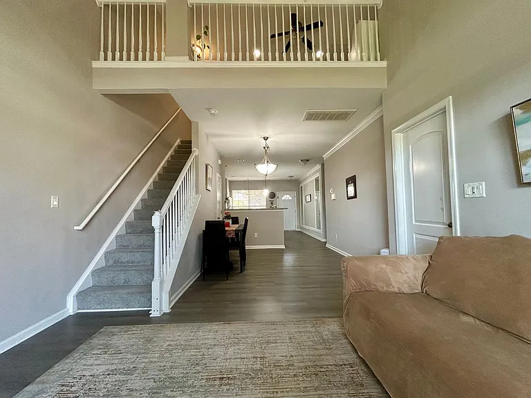 2113 Livingston St — Photo 11
