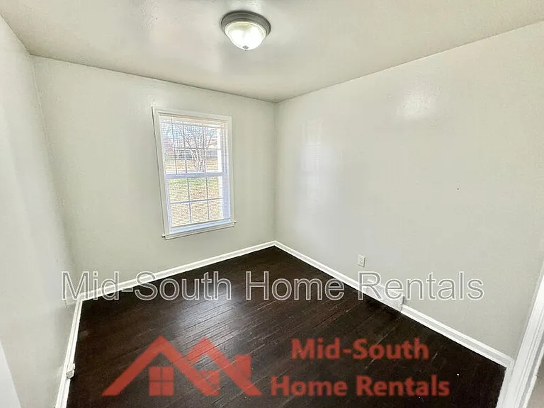 1060 Paul Pl — Photo 17