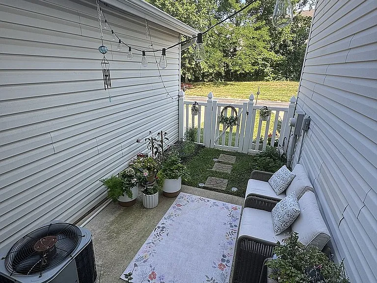 401 Heritage Commons Cir — Photo 24