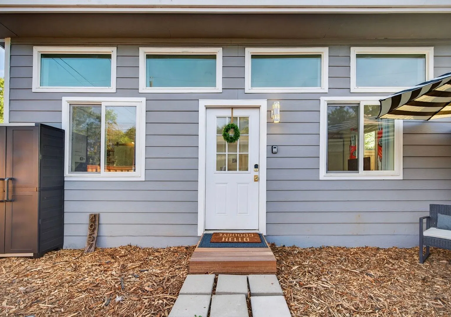 Fully Furnished Updated Tahoe Park Studio — Photo 1