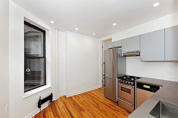 Rented by Aether Property Group | media 25