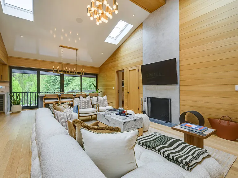 18 Knoll Rd — Photo 6