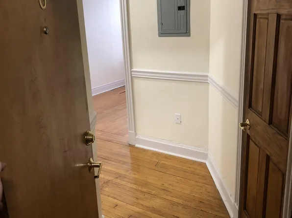 352 Riverway APT 8, Boston, MA 02115