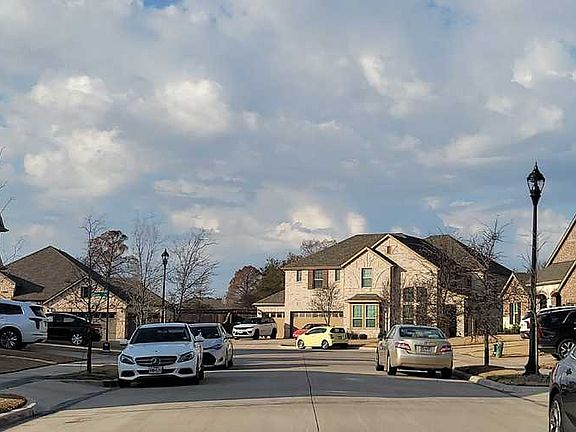 4th image of 3719 Devine Dr