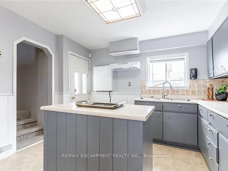 355 Jones Rd — Photo 9