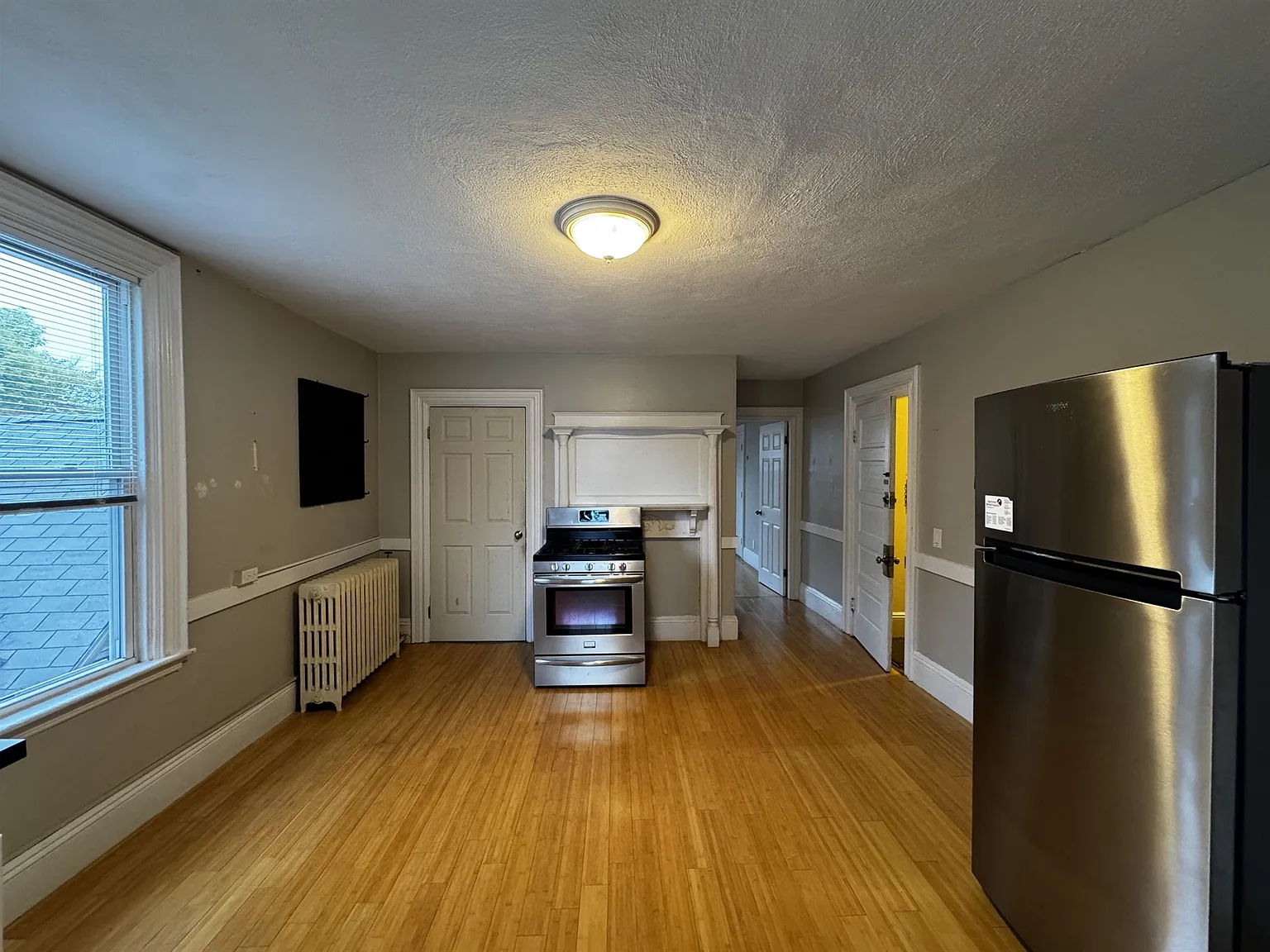 Studio, 400 sqft, $2,200 — Photo 1