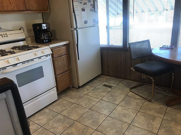 3rd image of 3550 S Canyon Ave