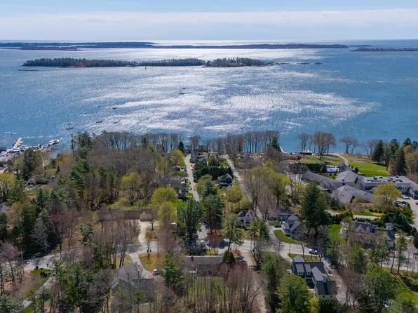 202 Foreside Road, Falmouth, ME 04105