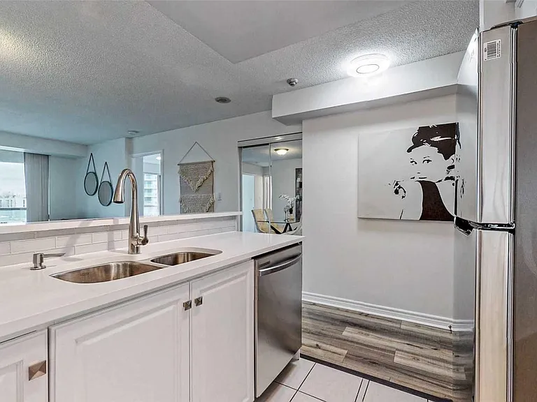 7 Lorraine Dr #502 — Photo 20
