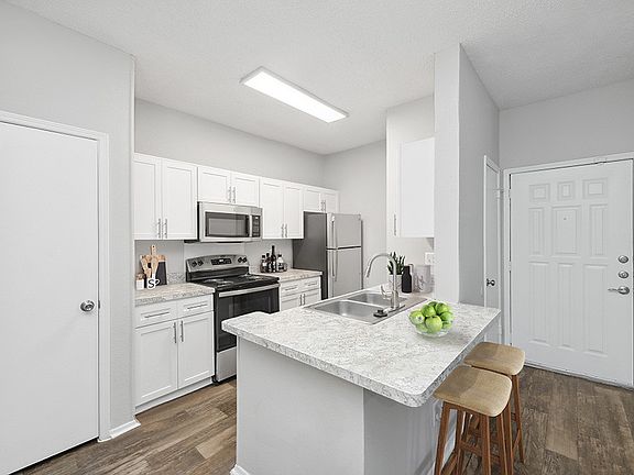 5th image of 18950 Marsh Ln #416