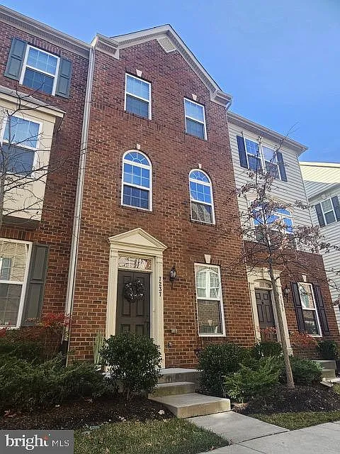 3 bed, 3.0 bath, 1568 sqft, $2,800 — Photo 2