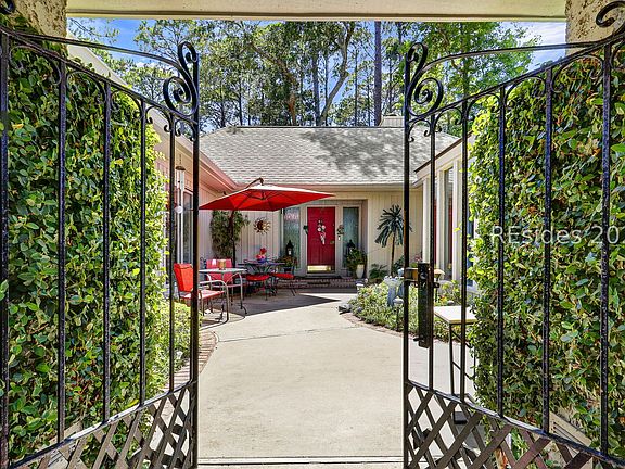 2nd image of 33 Oak Court