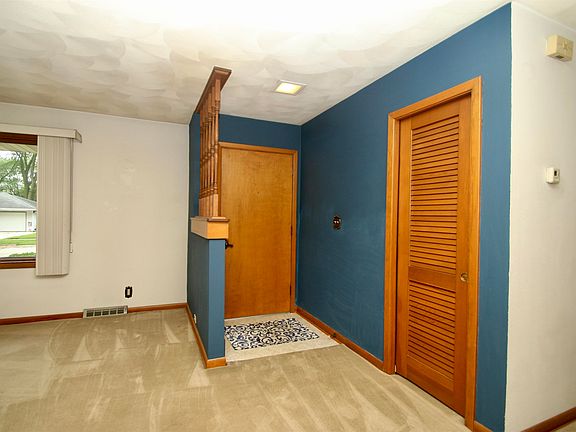 2nd image of 2520 Skokie Dr