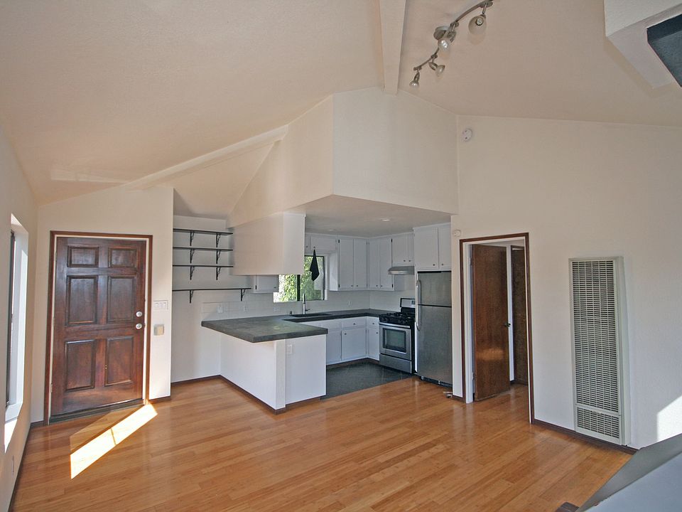 1st image of 301 1/2 Windward Ave