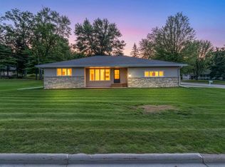 802 E Ridlington Ave, Shawano, WI 54166