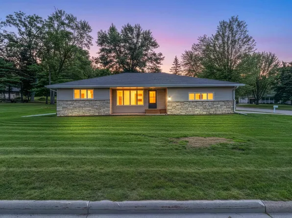 802 E Ridlington Ave, Shawano, WI 54166