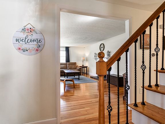 4th image of 15 Maple Ln