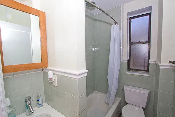 Rented by Julianna Realty Corp | media 11