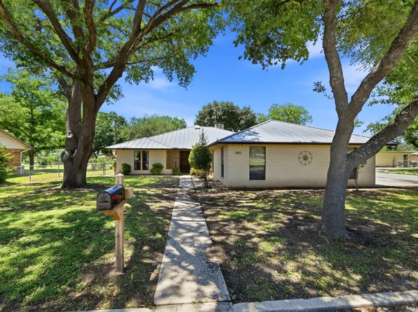901 Gentilz, Castroville, TX 78009