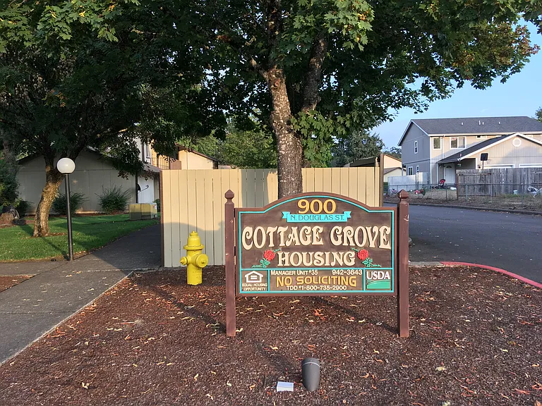 900 N Douglas St — Photo 2