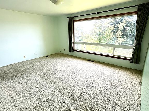 4th image of 2840 Grand Ave