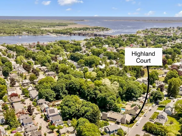 2 Highland Ave, Newburyport, MA 01950
