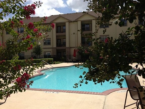 5th image of 567 Northgate Cir
