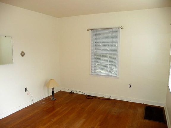 3rd image of 3289 Thornwood Dr