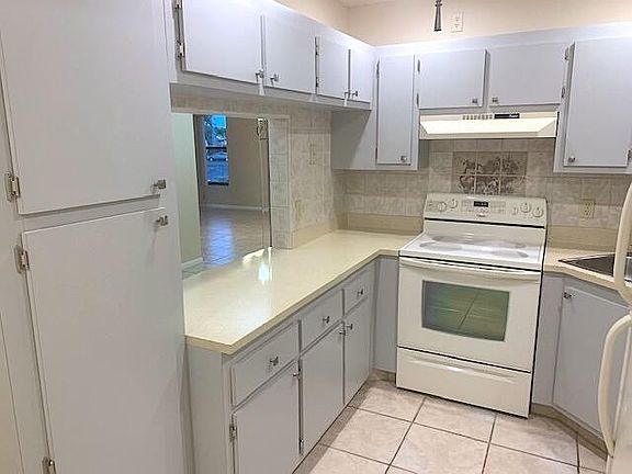 5th image of 801 SKY PINE Way #D2