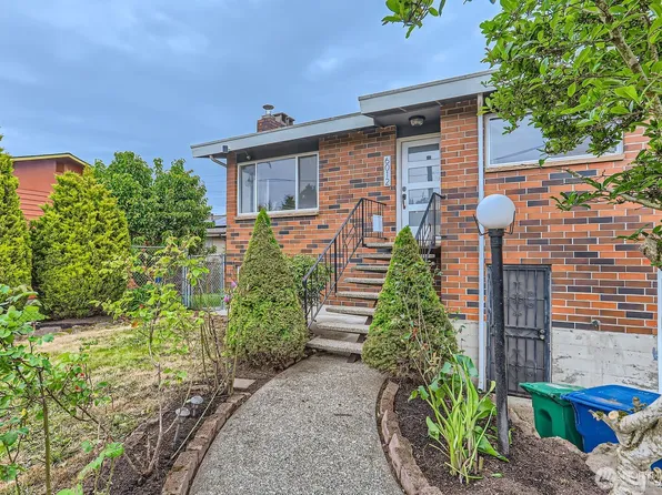 6012 28th Avenue S, Seattle, WA 98108