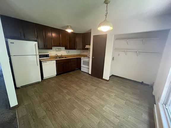 4th image of 60 Ironwood Ct #B