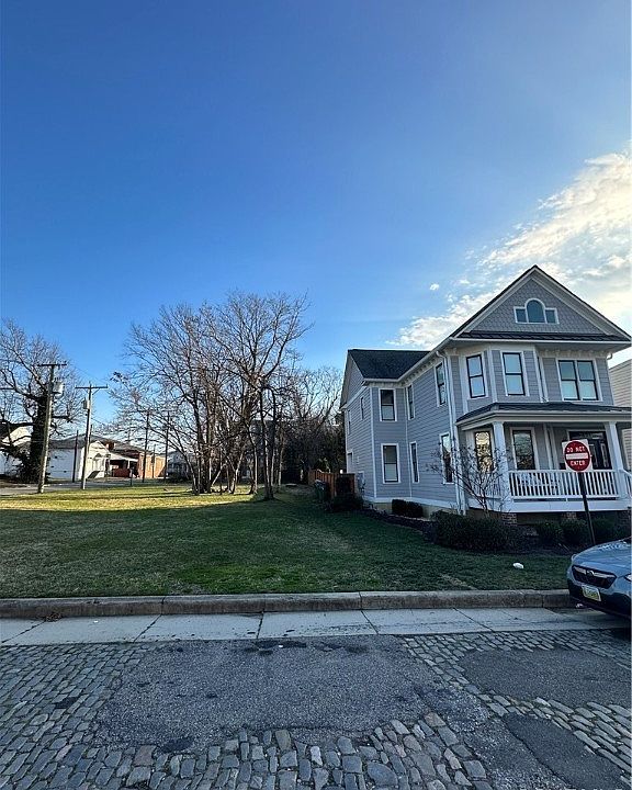 1st image of 2321 Carrington St