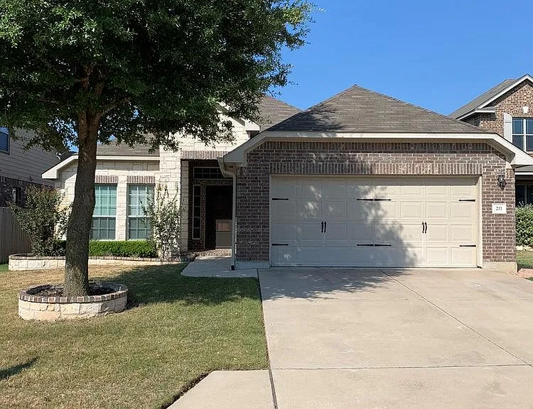 211 Animas Dr — Photo 1