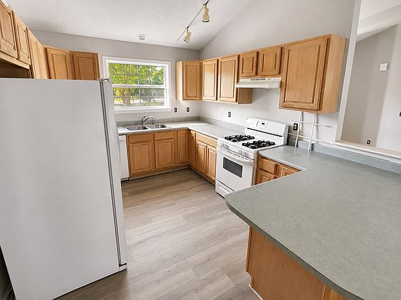 4th image of 710 Shalamar Ln SW