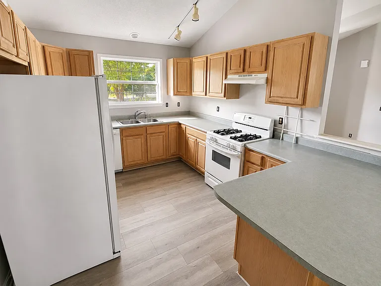 710 Shalamar Ln SW — Photo 5