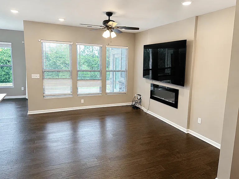1691 Glade Valley Dr — Photo 2