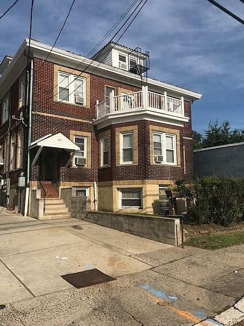 2nd image of 923 State St